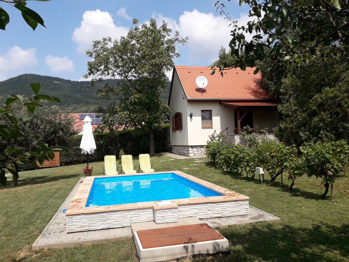 Cseresznyevirag Vendeghazak Kovagoszolos Exterior foto