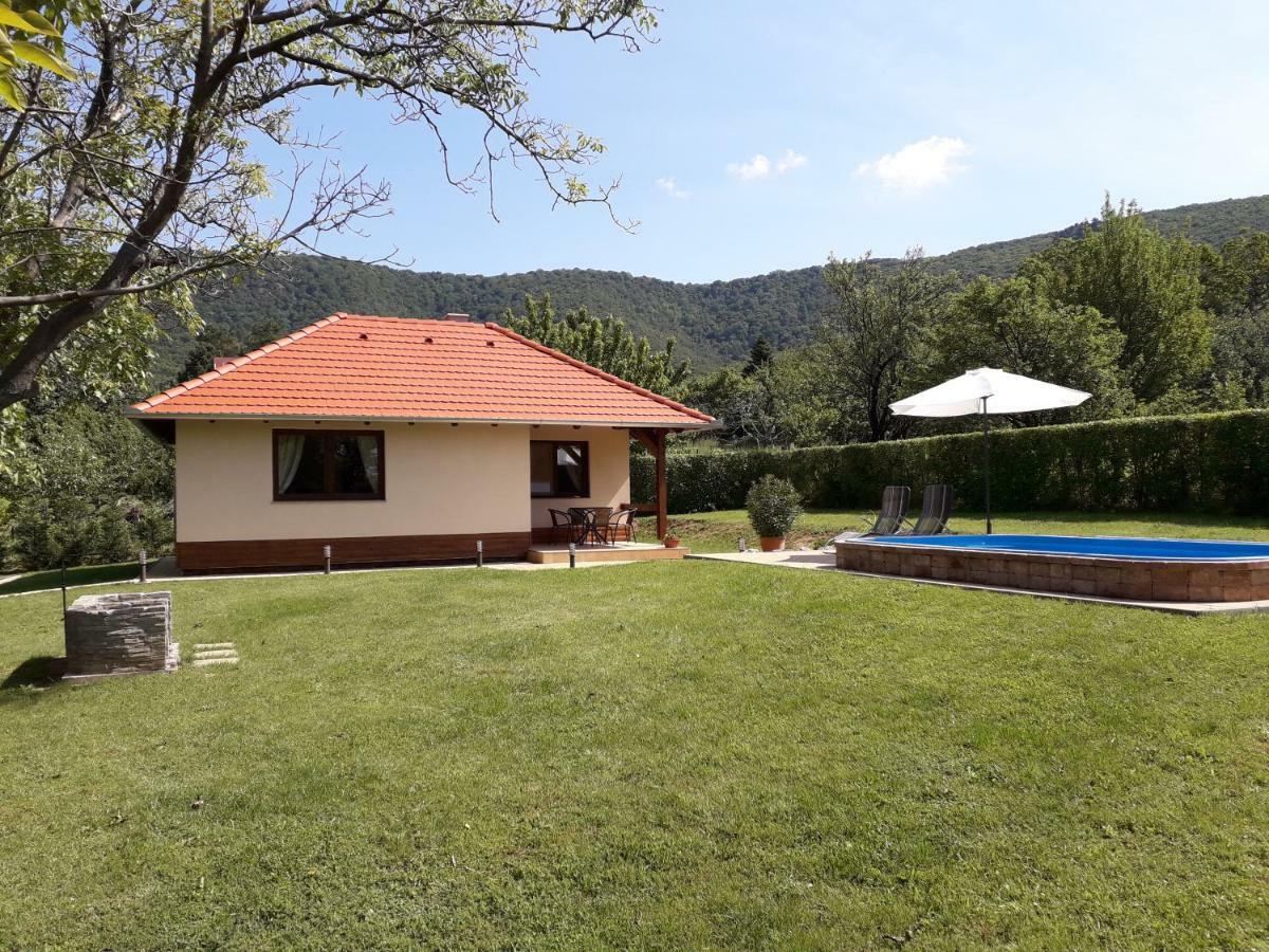 Cseresznyevirag Vendeghazak Kovagoszolos Exterior foto