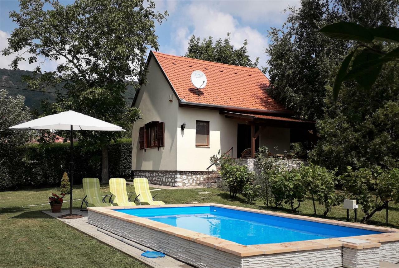 Cseresznyevirag Vendeghazak Kovagoszolos Exterior foto